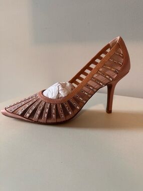 Linea Paolo Paola-L Blush Satin Crystal Embellished Pumps – Size 7 M